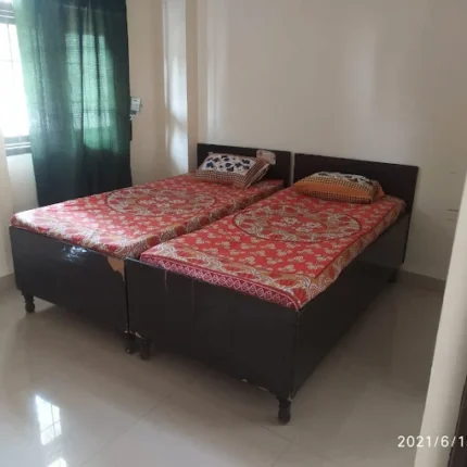 Living point pg for girls in sector-61 Noida