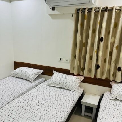 Hetal Shah Exclusive AC Boys PG in Thaltej Ahmedabad